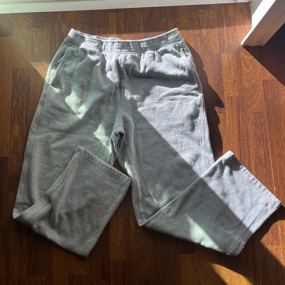 Layer 8 men’s size large sweat pants.